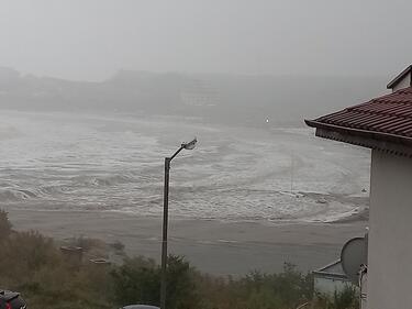 Бизнесмен в Царево: На колене сме

