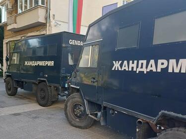 Акция в Община Пловдив, полиция блокира сградата