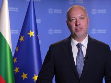 Желязков: Санкциите срещу „Лукойл“ няма да спрат горивата
