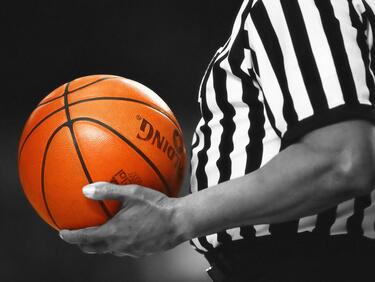 Скандал в NBA: Арестуваха треньор и известен баскетболист
