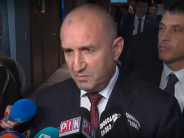 Радев за плана на Тръмп: Преговорите са единствената възможност да млъкнат оръжията