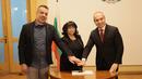 Пощите купуват още валута