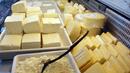 КЗК прави проверка на пазара на млечни продукти

