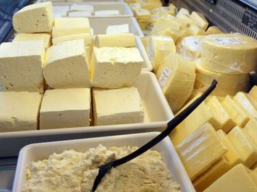 КЗК прави проверка на пазара на млечни продукти

