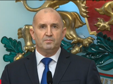 Радев: Не могат да спрат вълната, много сме и сме заедно
