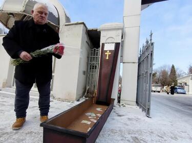 Във Варна погребаха българския лев


