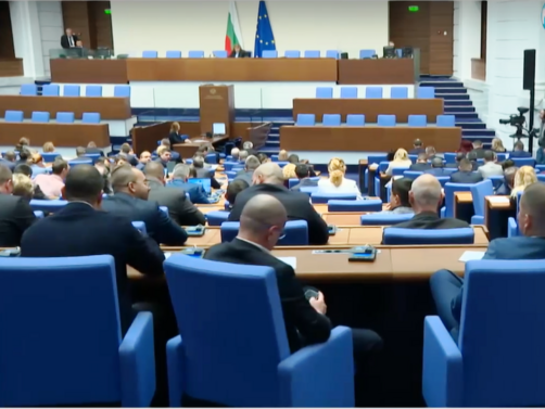 Парламентът задължи служебния министър председател Андрей Гюров да дойде в парламента