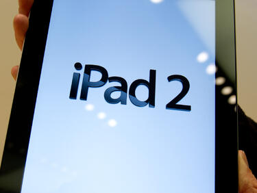 Logitech пуска сгъваема клавиатура и джойстик за iPad