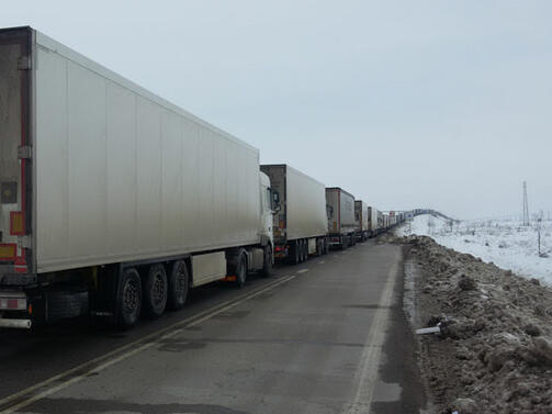 Огромни колони от товарни автомобили задръстват магистрала Марица преди граничния