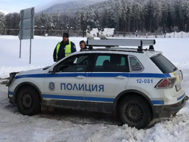 Полицията отвори пътя към хижа "Петрохан"