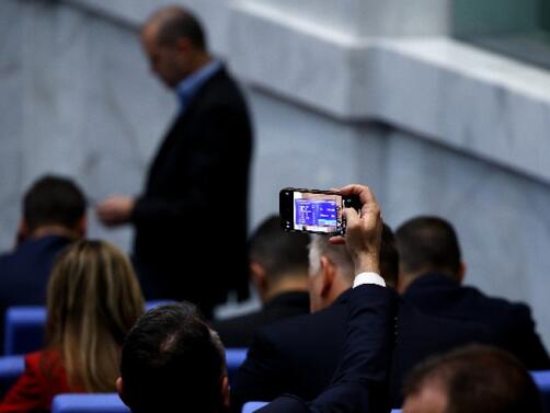 Първото заседание на новия парламент приключи точно в 12 39 Звънецът