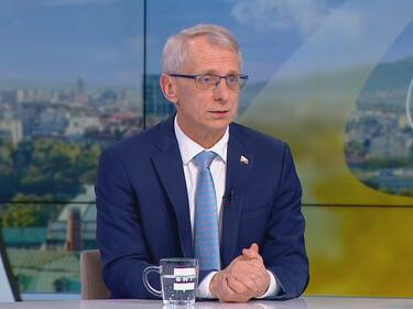 Денков: Борисов и Пеевски протягат ръка към Радев