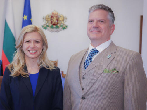 Председателят на Народното събрание Михаела Доцова разговаря с временно управляващия