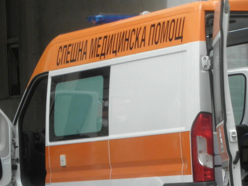 Двама души загинаха а трима бяха тежко ранени при катастрофа