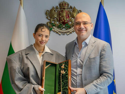 Победителката в музикалния конкурс Евровизия 2026 DARA прие поканата на
