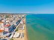 На море по плажовете край Солун