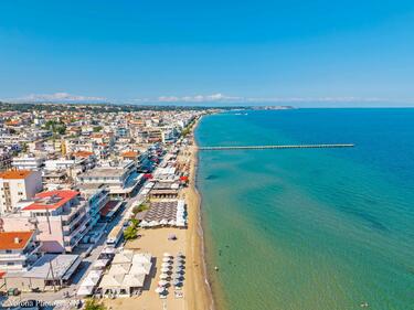 На море по плажовете край Солун