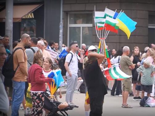 Граждани протестираха в петък пред сградата на президентството срещу правителството