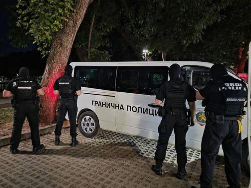 Десет души са задържани при специализирана операция на Главна дирекция