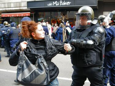 Агресивни протестиращи наложили намесата на полицаите 