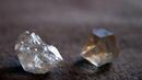 Митничари откриха 4 диаманта, залепени в каталог