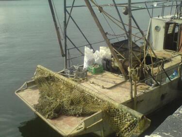 Спряха риболовен кораб с 50 кг. рапани