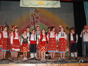 Българският фолклор сплоти поколенията в Борово