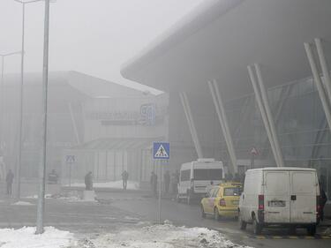 Гъста мъгла над София отмени полети