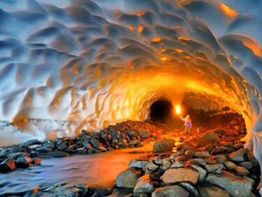 Вижте най-нереалната пещера в Камчатка