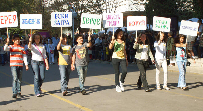 Градът на липите, поетите и правите улици празнува