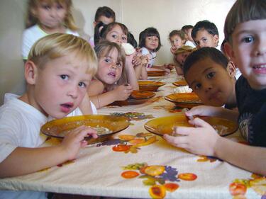 Половината българи искат децата да се хранят здравословно