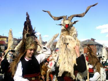 Ямбол се подготвя за маскарадния фестивал „Кукерландия"