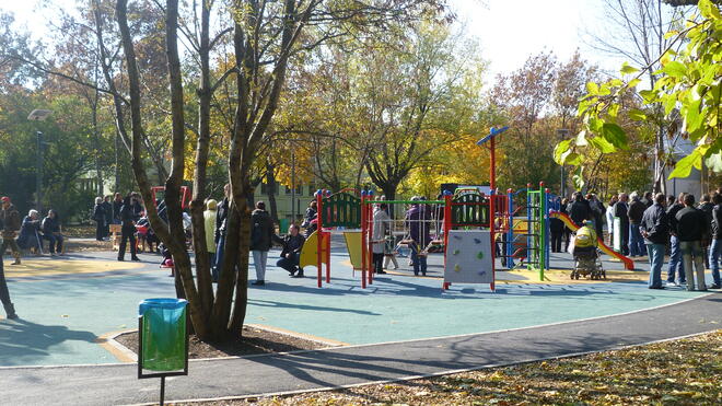 Парк „Лебеда“ в София с възстановени алеи и детска площадка 