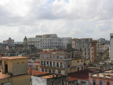 Кубинците вече ще могат да купуват жилища 