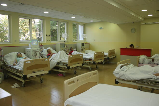 Отделението е оборудвано с 20 нови диализни легла.