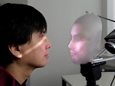 Mask-bot - роботът с човешко лице 