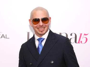 Pitbull се изправя срещу Линдзи Лоън в съда