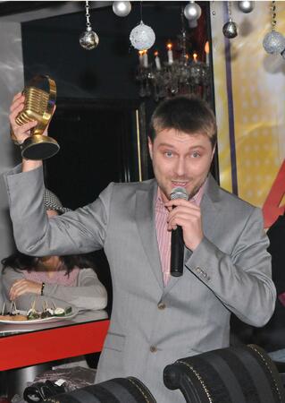 Миро откри пиано бар в София
