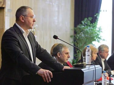 Станишев покани Първанов на първия ред на предстоящия конгрес