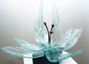 Стъклена скулптура на Деян Никифоров