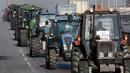 Зърнопроизводителите спряха похода към София засега