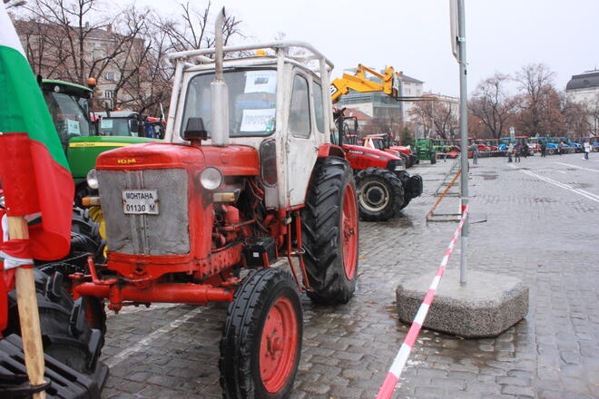 Земеделците настояват за оставките на министрите Дянков и Найденов*