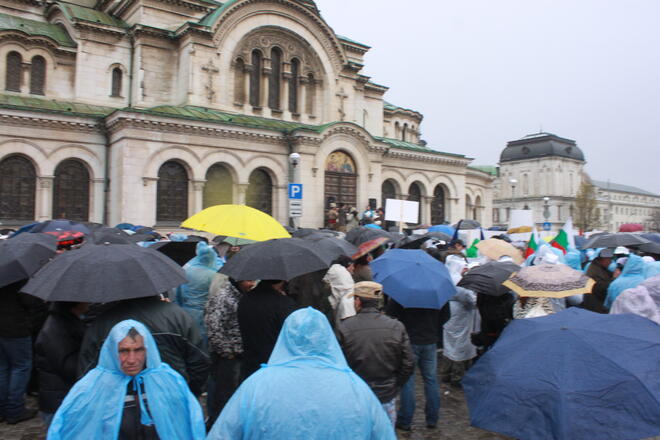 Земеделците настояват за оставките на министрите Дянков и Найденов*