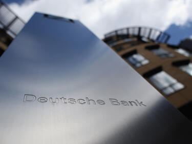 Пратиха съмнителен пакет на президента на Deutsche Bank