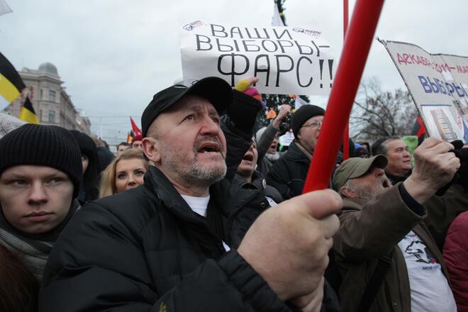 Протестиращи погребаха руската демокрация в Санкт Петербург