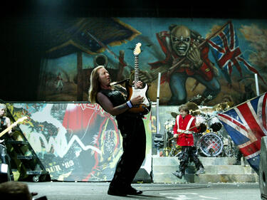 Китаристът на Iron Maiden обяви нова банда
