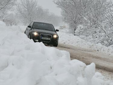 Зимни условия по пътищата