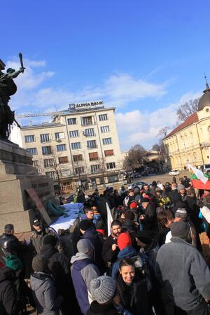 С тъпани и песни на протест срещу застрояването на Витоша