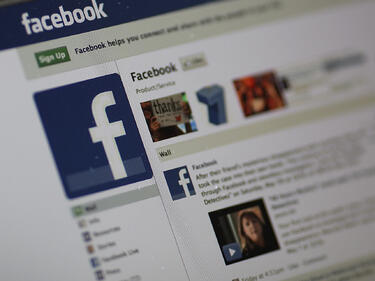 Мъж се опита да продаде сина си чрез Facebook
