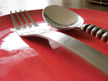 Искате да отслабнете - яжте в червена чиния